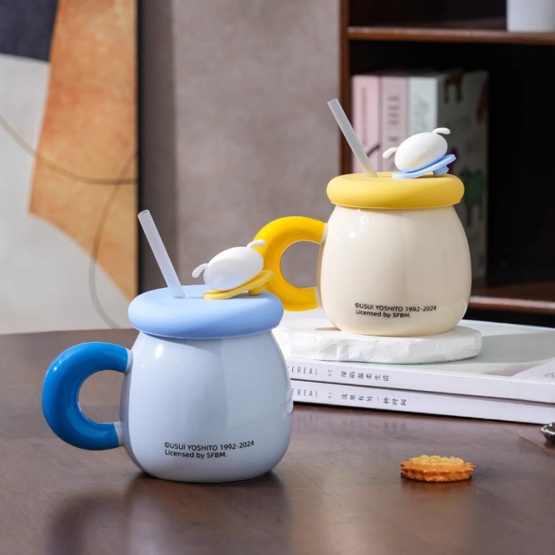 Lápiz pequeño nuevo alto valor facial taza de cerámica de gran capacidad con tapa de oficina taza de hervidor de agua regalo de cumpleaños creativo para niños