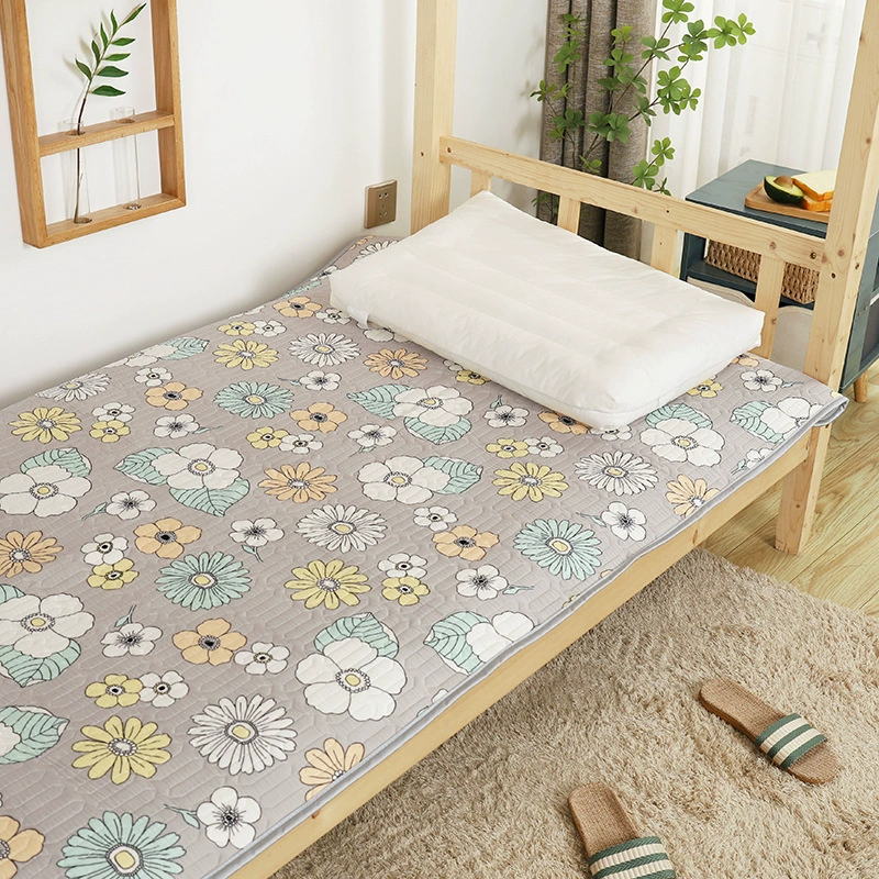 Silk foldable cartoon cooling mat for students, washable