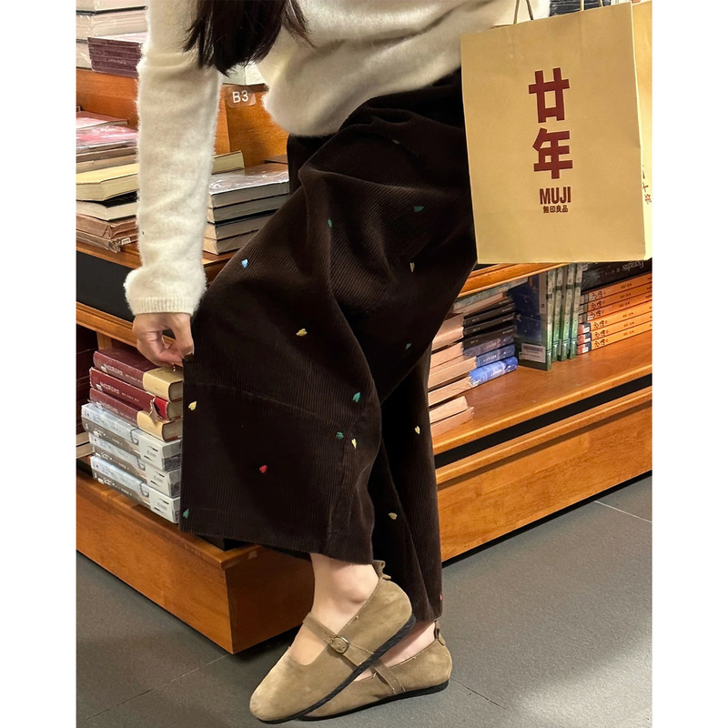 Coffee-Colored Embroidered Corduroy Wide-Leg Pants for Petite Plus-Size Women, Loose and Slimming Cropped Pants, Trendy Balloon Pants This Year Coffee-Colored Embroidered Corduroy Wide-Leg Pants for Petite Plus-Size Women, Loose and Slimming Cropped Pants, Trendy Balloon Pants This Year