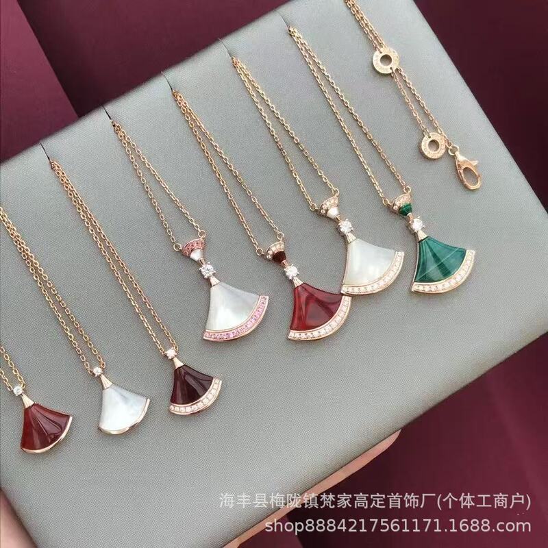 V-Shaped Gold Fan-Shaped Small Skirt Necklace Rose Gold White Mother-Of-Pearl Red Agate Pendant Clavicle Chain Skirt Neck Chain Wholesale