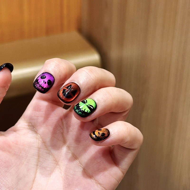 ハロウィーンの手作りのメドーパミン特調猫の目の手描きのおかしな漫画のカボチャの頭のかわいい偽の爪|undefined