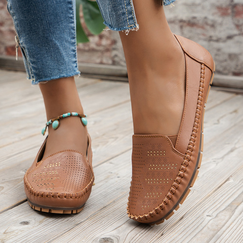 Plus-size e-commerce supplier: Solid-color vintage women's flat loafers—trendy, comfortable, and low-heeled