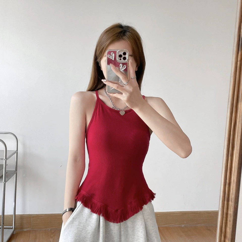 Модная весенняя майка с чашечками, тренд сезона, красивая спинка, slim fit