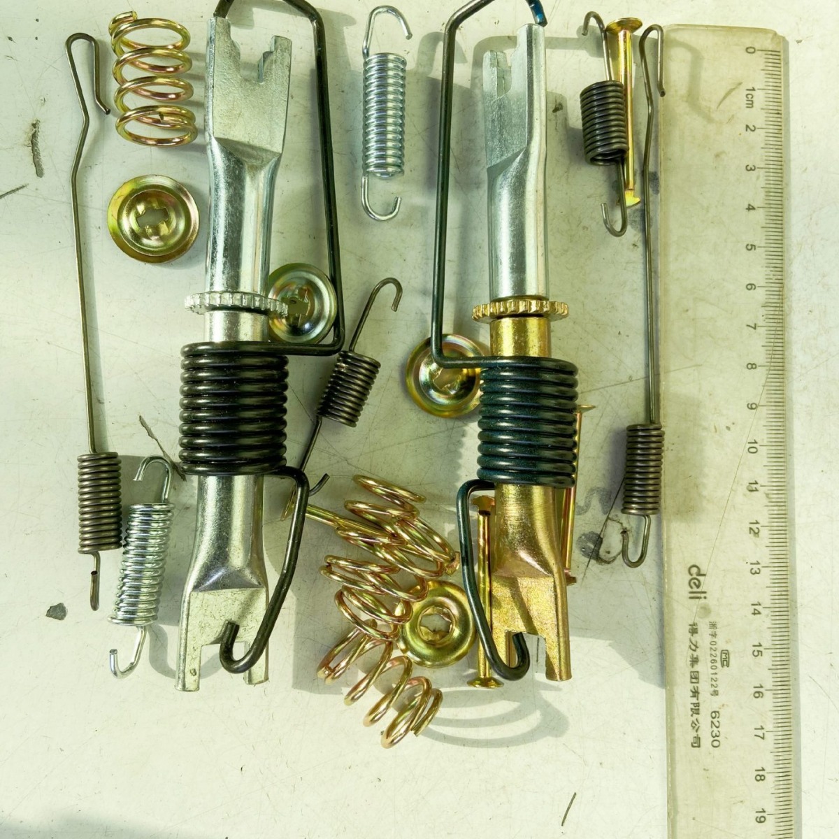 Aplicable a todos los tipos de automóviles Toyota accesorios del sistema de frenos traseros Kit de reparación de frenos de tambor trasero Kit de reparación de frenos de serie japonesa