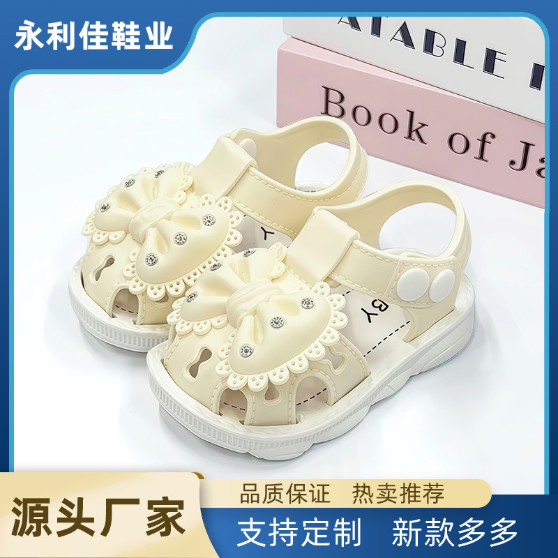 Fábrica de sandalias al por mayor transfronterizas suministro directo de arco de perforación de agua pequeña y media niña bebé zapatos de toddler pequeña princesa