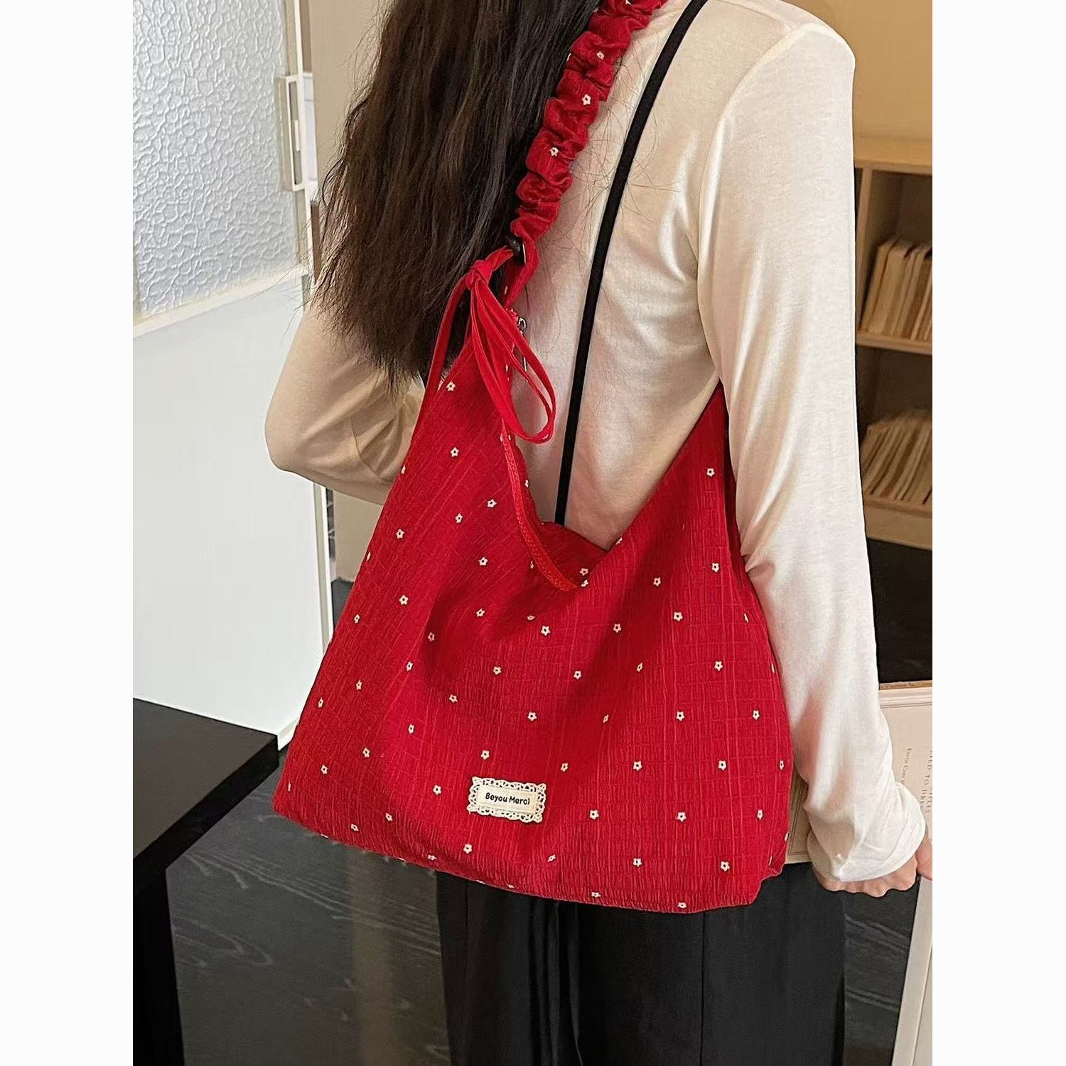 Korean-Style Floral Polka Dot Red Canvas Bag for Women 2026 Spring and Summer New Large-Capacity Versatile Shoulder Crossbody Bag V2