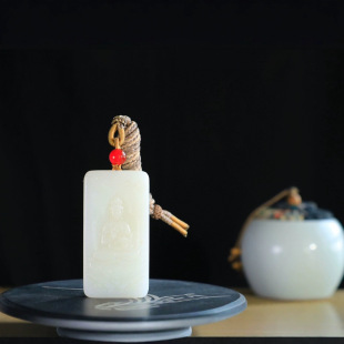【Lotus Sitting Guanyin】Premium Hetian Jade White Guanyin Pendant, with a Texture That Is Warm and Fine, Showcasing One of Its Diverse Characteristics