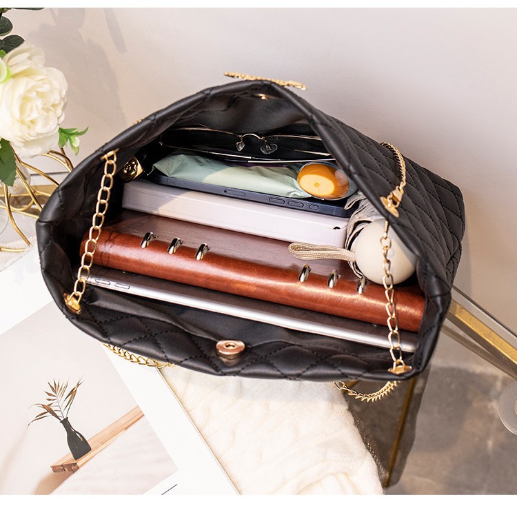 2024 bolsas de cadena de alto nivel de diamante bordadas bolsas de hombro S marca de gran capacidad bolsas de cubo comercio exterior al por mayor