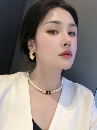 Medieval-style vintage 24K gold black and white pearl necklace exaggerated retro cool chain set high-quality earrings