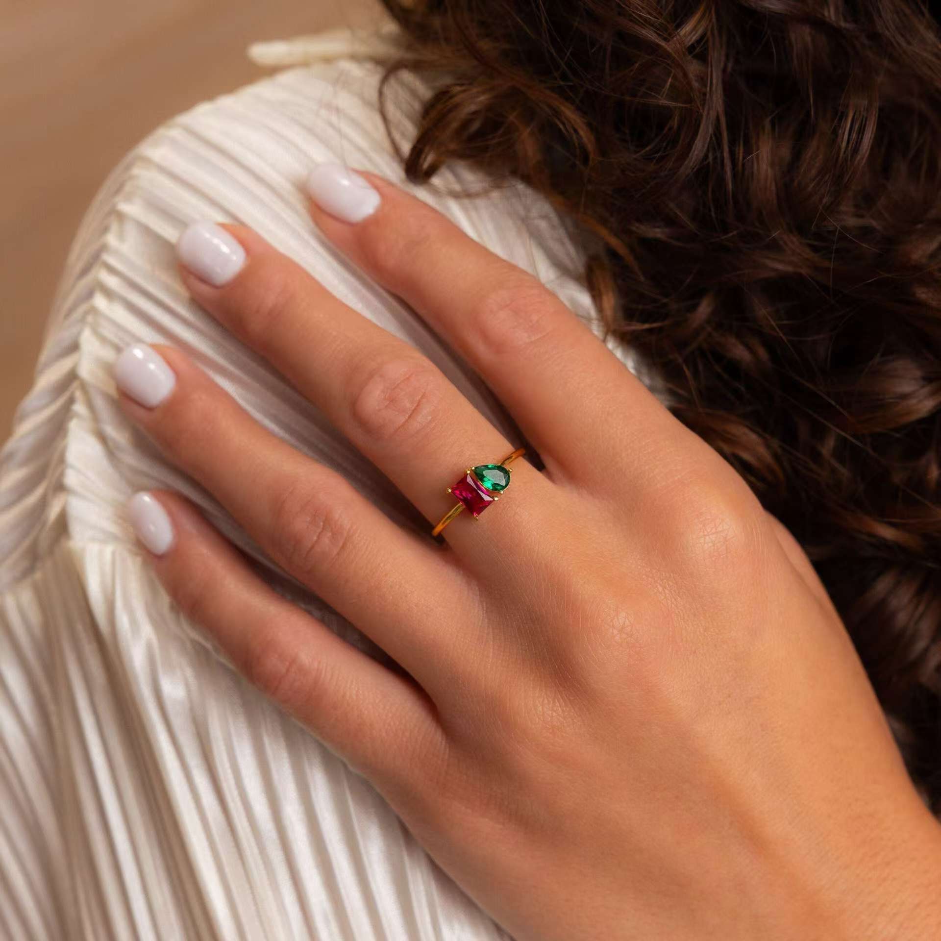 Anillo de compromiso moissanite oval halo estilo vintage_voghion.com