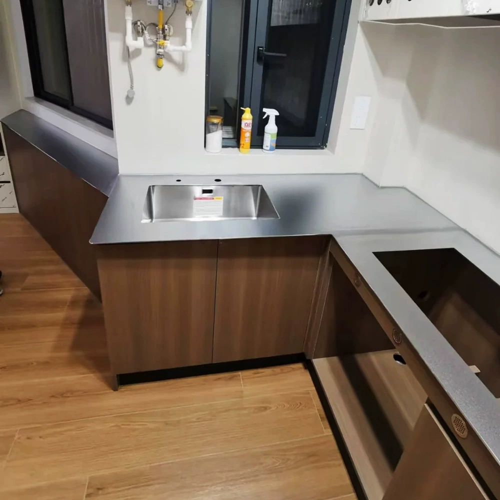 Прочная столешница из нержавеющей стали 304 с защитой от царапин, 5 мм, устойчивая к коррозии, встроенная раковина, сварная высококачественная рабочая поверхность по индивидуальному заказу