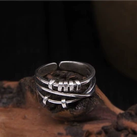 戒指;项链;手镯