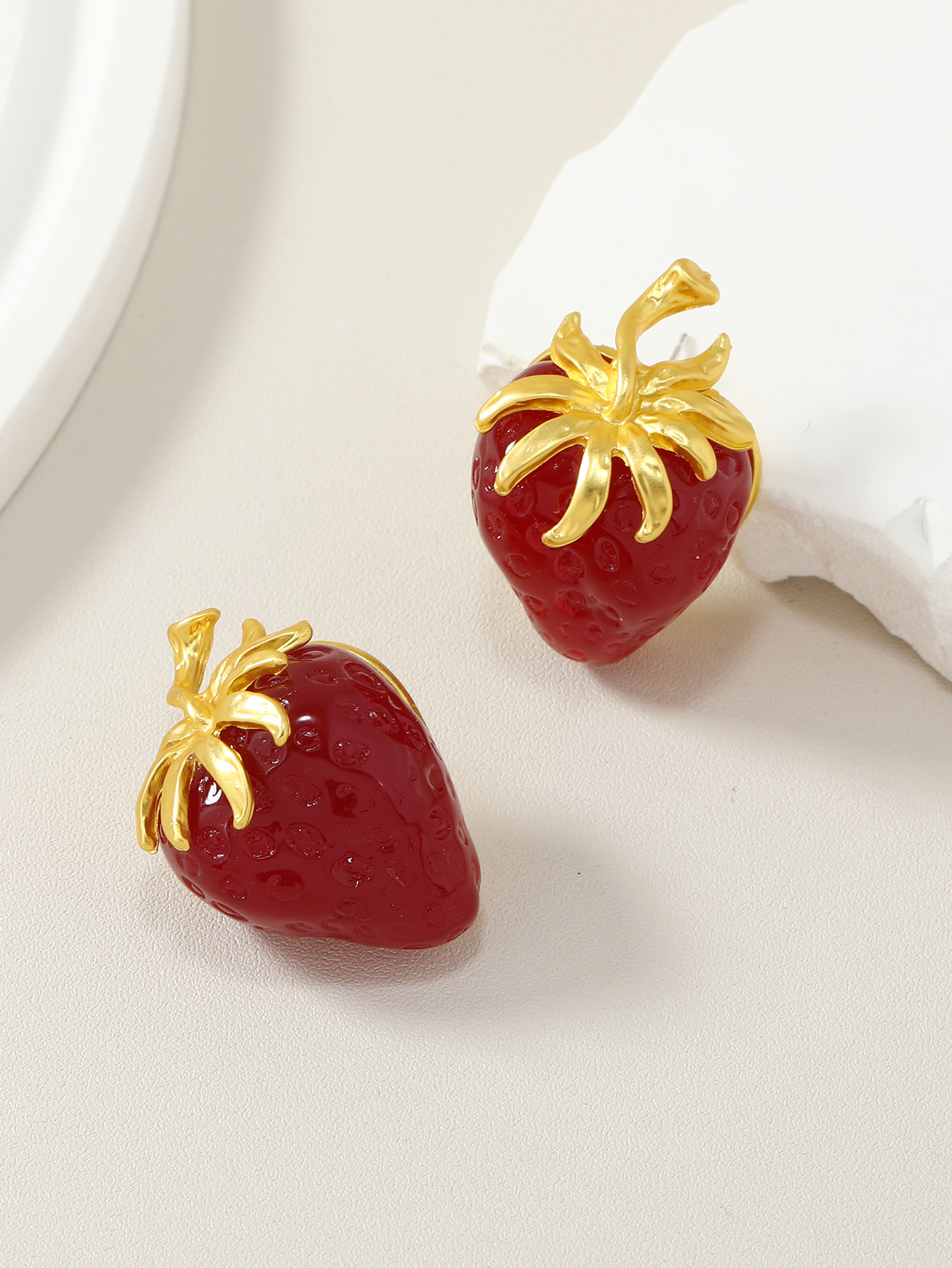 35g Weight 1 Pair Cute Retro Fruit Strawberry Alloy Women's Earrings Ear Studs
