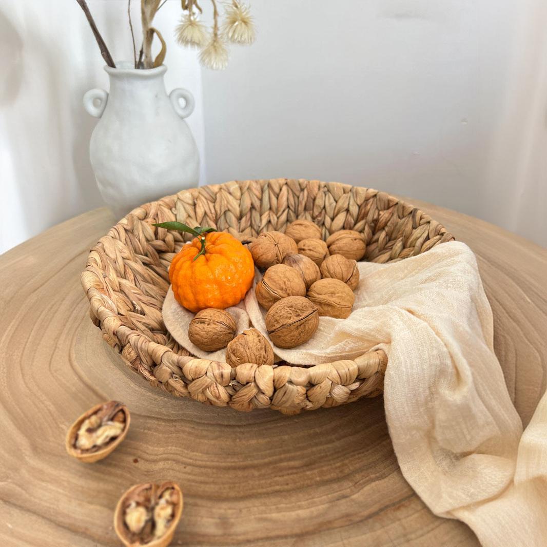 Cesta de almacenamiento de hierba de agua nórdica cesta de almacenamiento de paja redonda organizando cesta de almacenamiento cesta de pan de frutas transfronteriza en stock image 3