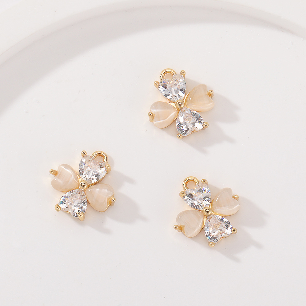 Pendant, sophisticated necklace, accessory, accessories, 18 carat, cat's eye, four-leaf clover, light luxury style