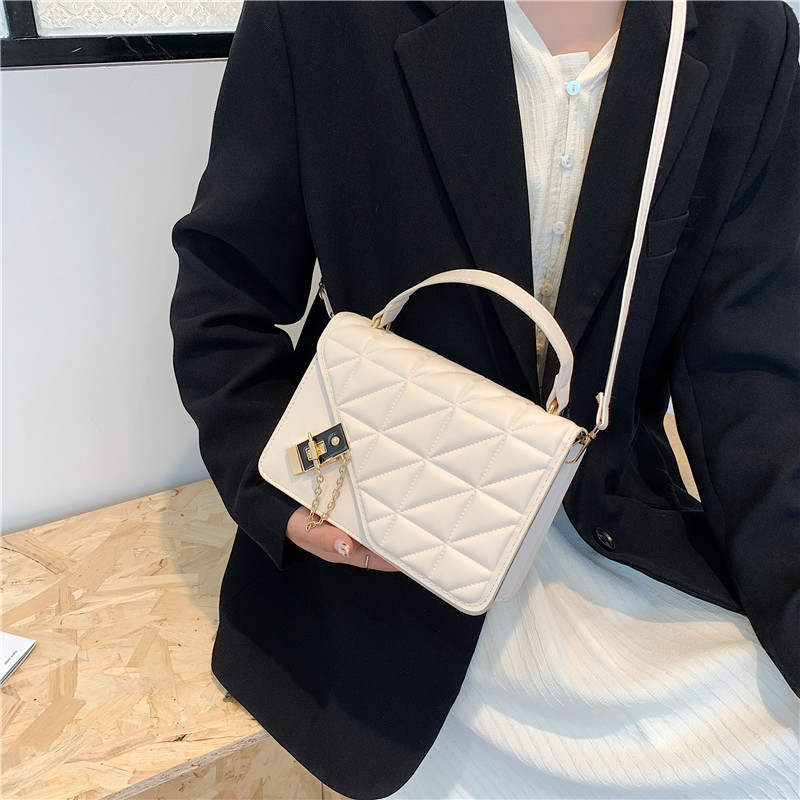 Bolso de mujer 2022 bolso popular de moda del todo fósforo color sólido indentación rombo ins hombro bolsa de mensajero al por mayor