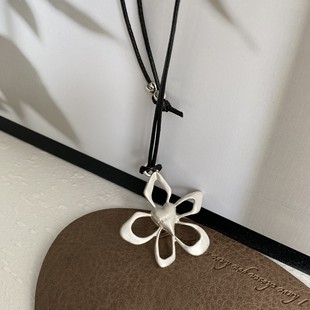 Hollow Large Flower Rope Pull-Out Necklace Sweet and Cool Style European and American Stylish Fashion Niche High-End Pendant Jewelry for Women