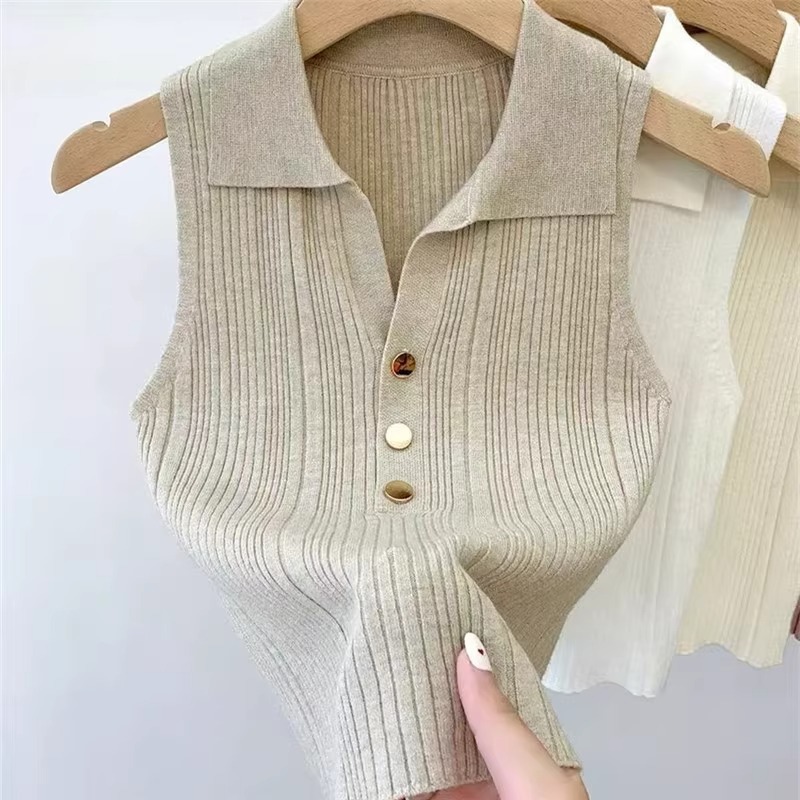 Chaleco sin mangas de tejido fino, con cuello polo y solapa image 10