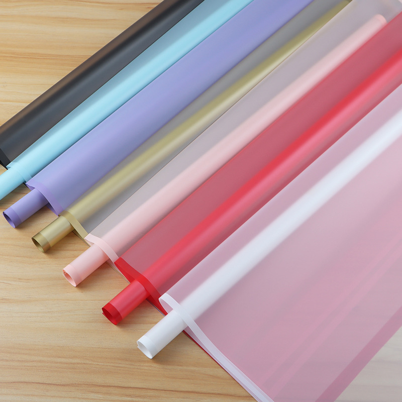 Día de San Valentín chino Ramo impermeable Material de papel de embalaje de flores Paquete de plástico BOPP Película de flores Papel mate de borde de color