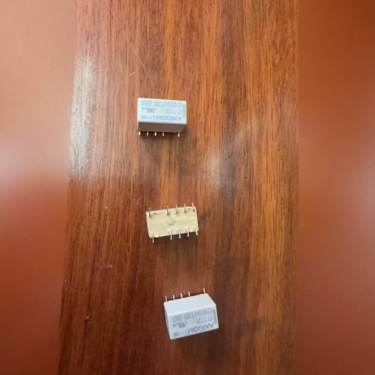 V23079-E1201-B301 信号继电器 SMD-8 贴片8脚 2A 24VDC