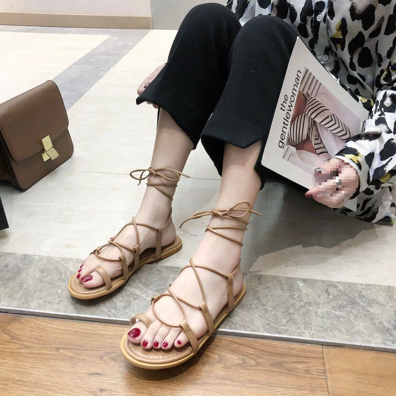 Новые летние сандалии в корейском стиле с перекрестными ремешками для студенток, универсальная римская обувь на плоской подошве на шнуровке для путешествий, отдыха и пляжа