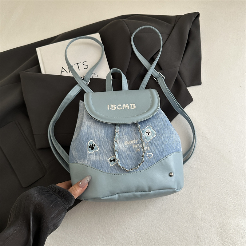 Mochila de color popular de este año para mujer 2025 nueva mochila escolar estilo universitario de moda mochila de viaje salvaje de verano