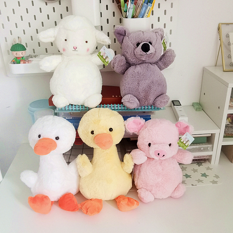 Lindo juguete de felpa de oveja de transformación neta muñeca de cordero rojo conejo blanco muñeca de cerdo rosa muñeca de trapo familia feliz al por mayor