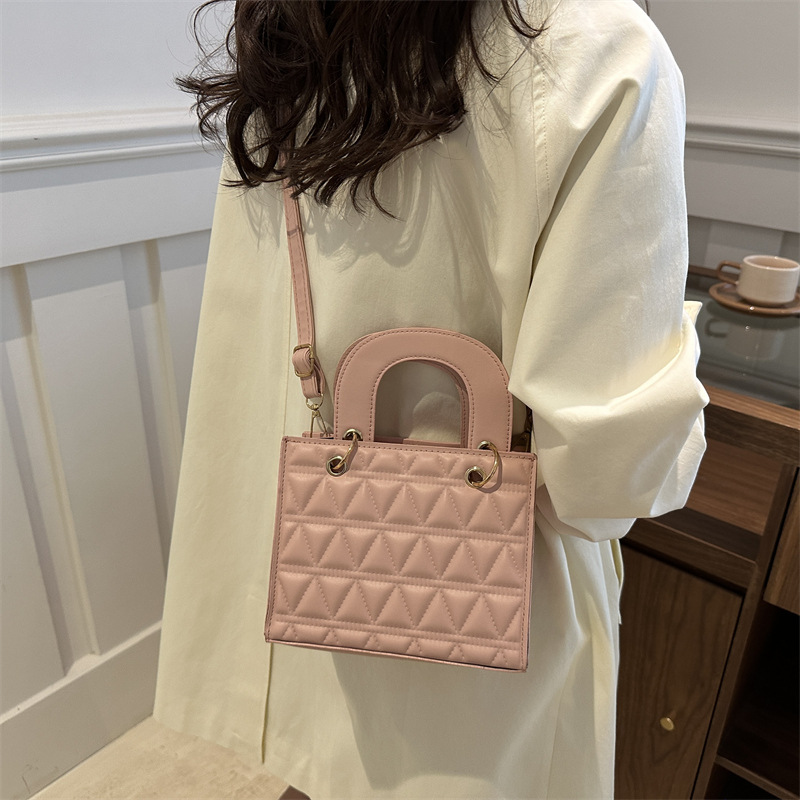 Sensación de alta gama Xiaoxiangfeng Ladies Bolsos ins Bolsos de nicho Bolsos de concubina femenina 2024 Nuevo estilo Bolso oblicuo occidental