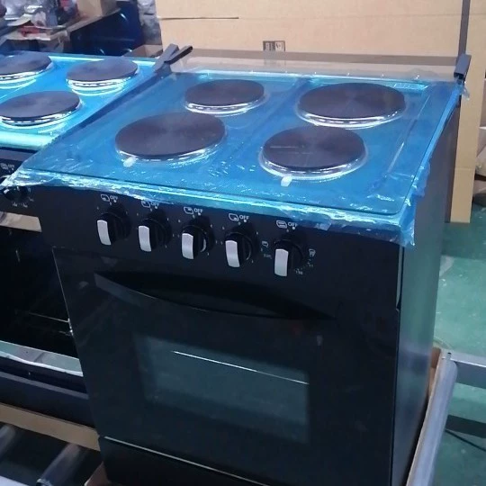 60 четырехконфорочная электрическая плита с духовкой, черная, отдельно стоящая, с вертикальной розеткой