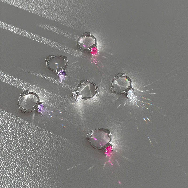 Fashionable elegant design earrings with zircon