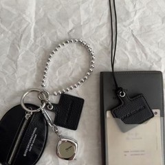 大宇の名前は張頭層牛革レイシの紋様のキーホルダーがおしゃれなアクセサリーです。