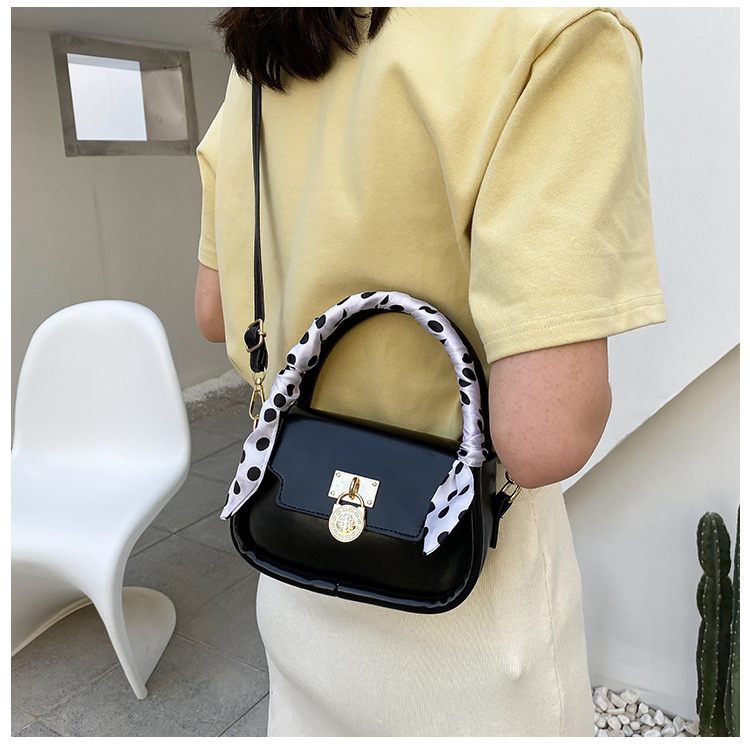 New Korean Fashion Portable Candy Color Shoulder Bag display picture 10