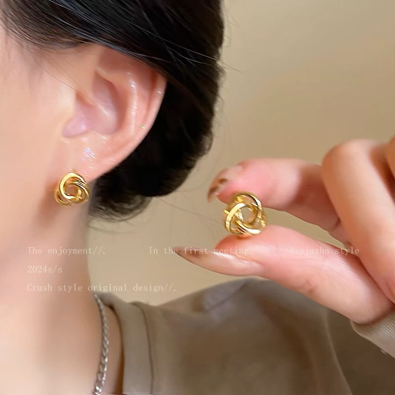 Golden Twist Ear Ring Women's Commuter Exquisite High-end Sense Earrings Niche Unique Elegant Light Luxury Earrings All-match Earrings