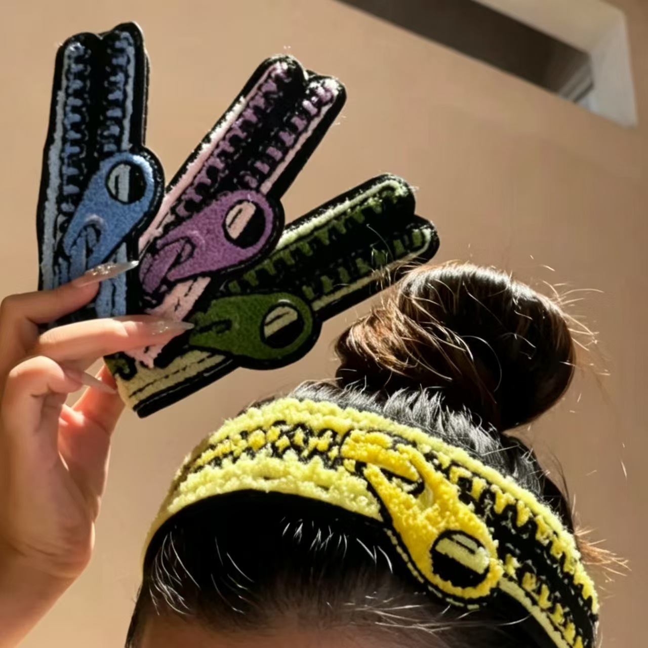 Quirky and creative zipper and Velcro headband for women, versatile for styling and holding back stray hairs, sweet and girly, perfect for washing your face and keeping your hair in place