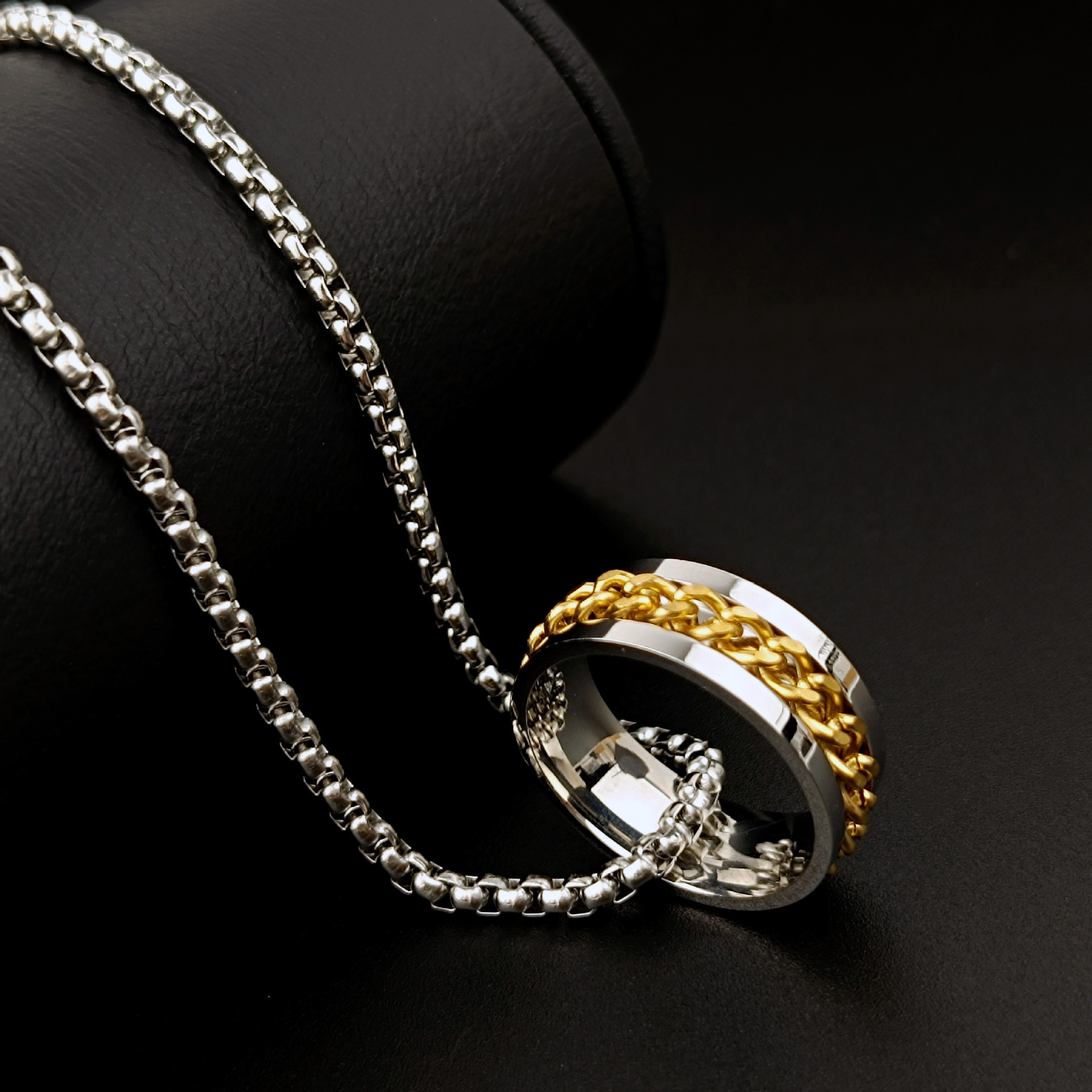 Collana con anello di apertura girevole per tappo di bottiglia da uomo con catena in acciaio al titanio, collana personalizzata_voghion.com