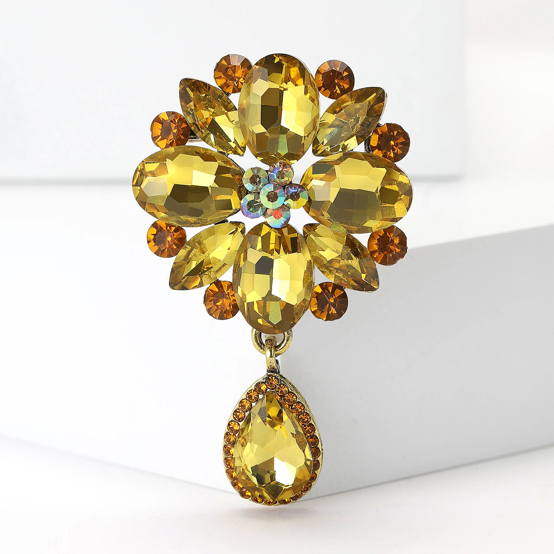 Elegant Retro Pin Water Droplets Flower Alloy Inlay Rhinestones Glass Women's Brooches display picture 8