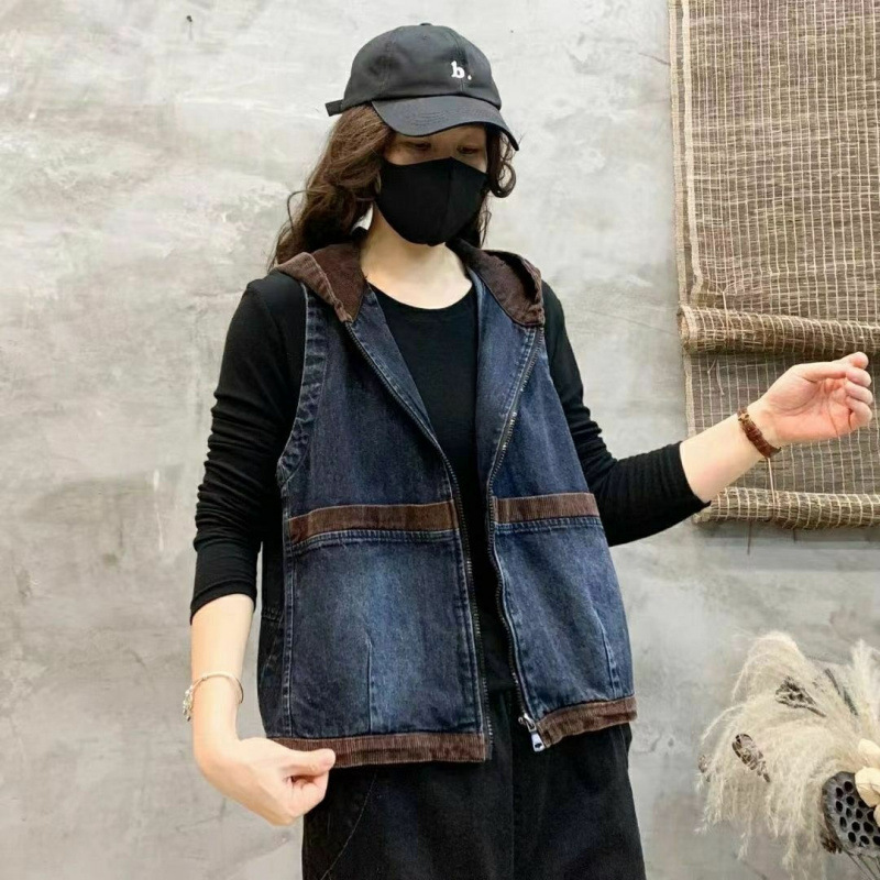 レトロな色のデニムの帽子のデニムのベストのカジュアルでゆったりしている大きい版の肉を遮ってつなぎ合わせて布の毛の縁の1枚のセットの女性を貼ります。|undefined