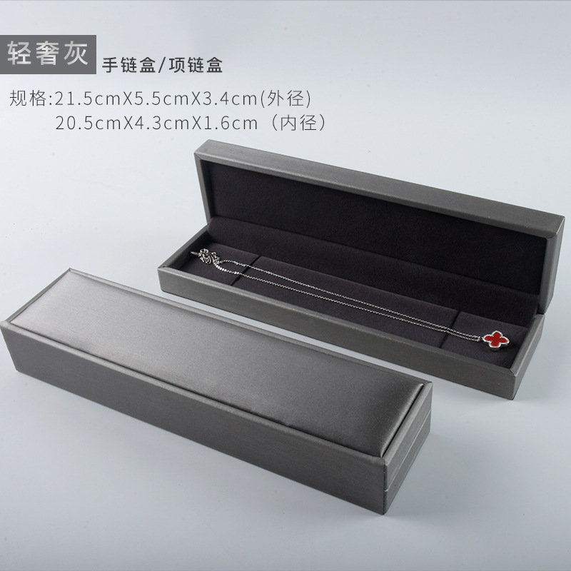 회색 목걸이 상자