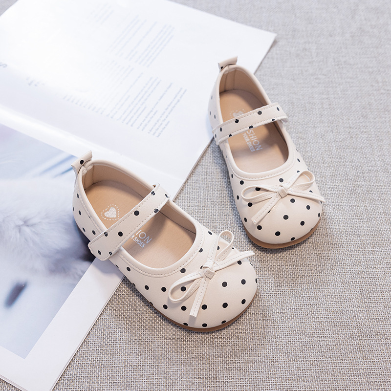 Zapatos de princesa de arco ondulado de niñas 2026 primavera y verano nuevos zapatos de moda para niños pequeños zapatos de cuero de estilo extranjero zapatos de bebé image 4