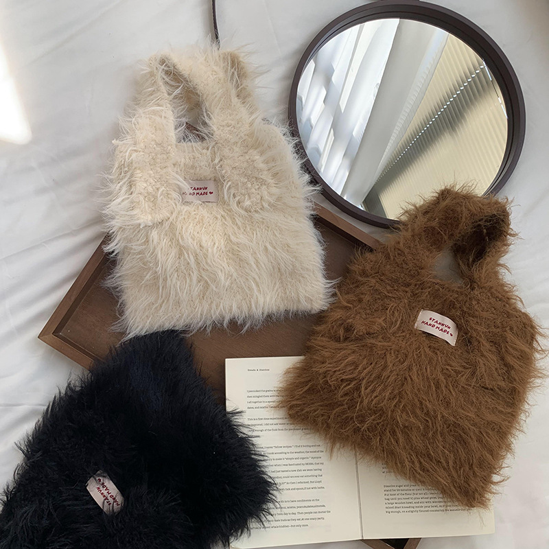 Bolso de mano mujer 2025 nuevo color caramelo nicho de diseño de gran capacidad de transporte de peluche bolso de brazo al por mayor