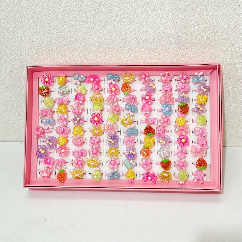 Anillo de flores de dibujos animados para niños transfronterizos 50 anillos de plástico esmerilado abierto en caja regalo de cumpleaños jardín de infantes