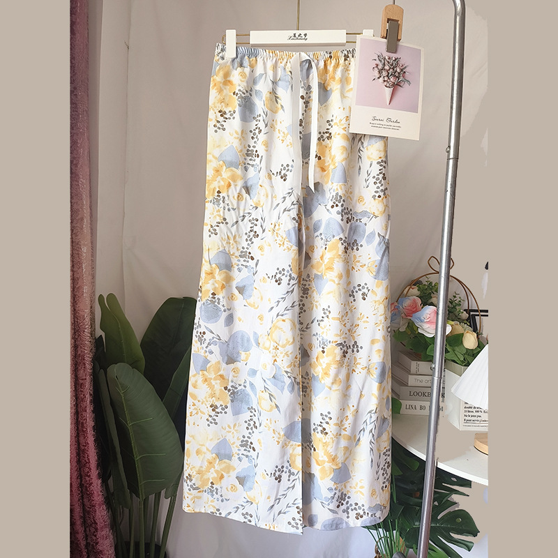 흰색 바탕에 노란색 회색