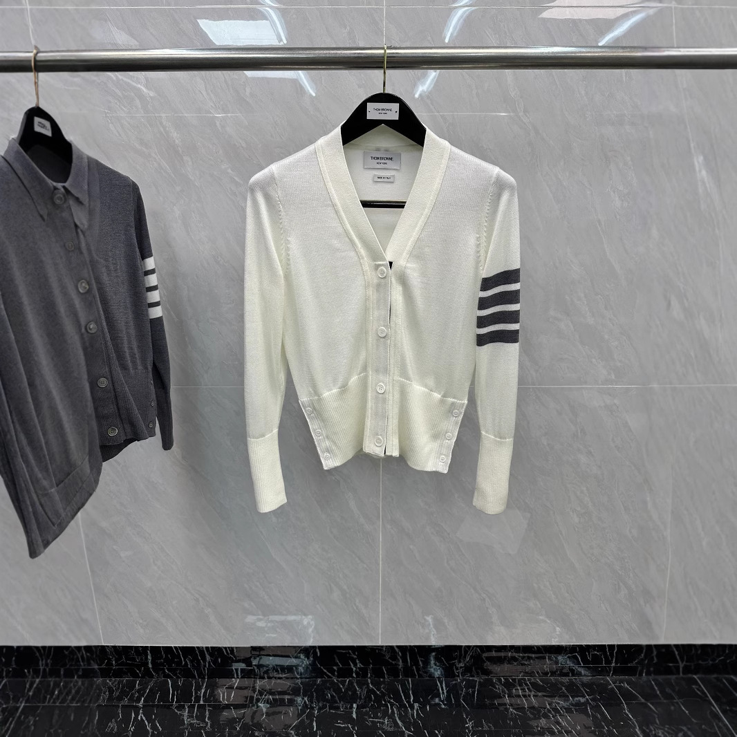 Factory Direct TB Wool Sweater Women's No Pocket Four-button V-neck Four-bar Casual All-match Top Long-sleeved Cardigan