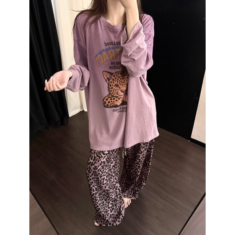 Purple-toned, relaxed-fit leopard-print long-sleeved pajama set for women, 2026 autumn new collection, long pants, loungewear set that can also be worn as outerwear Purple-toned, relaxed-fit leopard-print long-sleeved pajama set for women, 2026 autumn new collection, long pants, loungewear set that can also be worn as outerwear