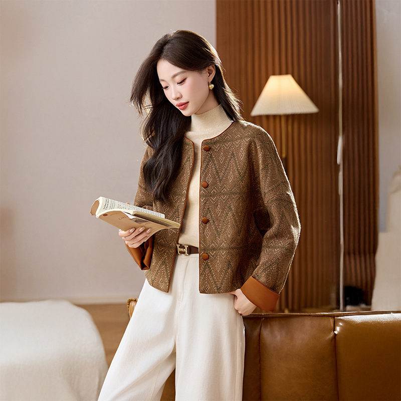 Retro Woolen Jacket for Women 2025 Spring and Autum New Fashion Slim and Stylish Round Neck Embroidered Short Wool Jacket