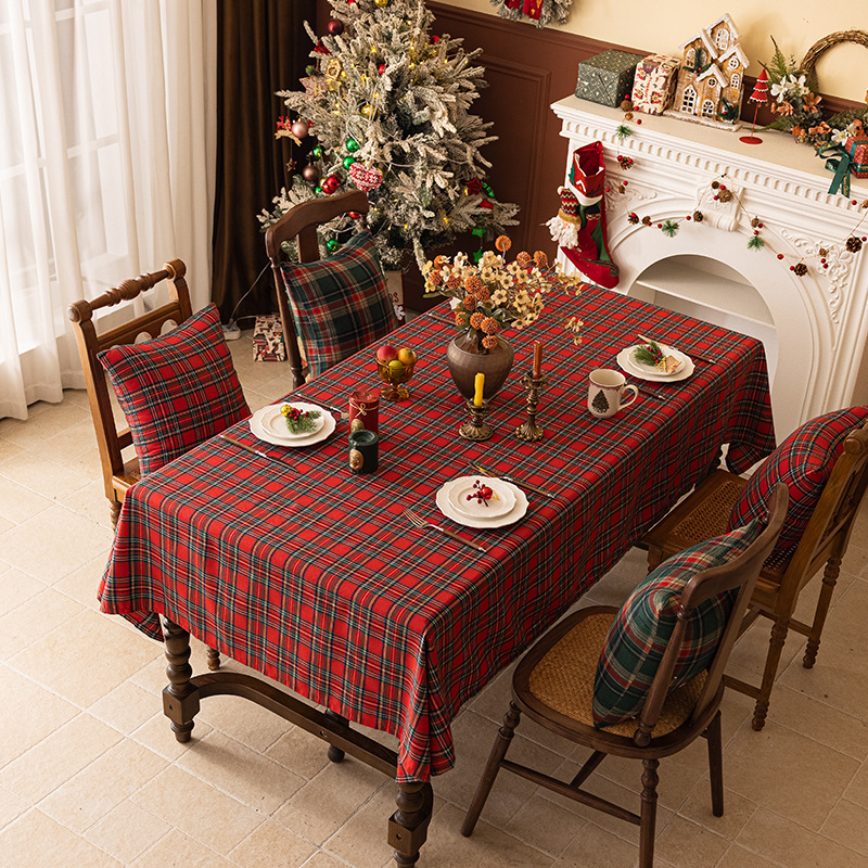 빨간색 체크무늬 식탁보