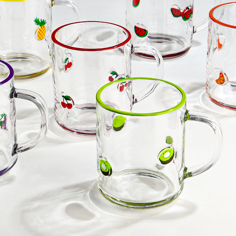 Inventario recto pintado a mano taza de jugo de frutas creativas engrosadas taza de agua de vidrio en relieve casera taza de desayuno pintada artificialmente