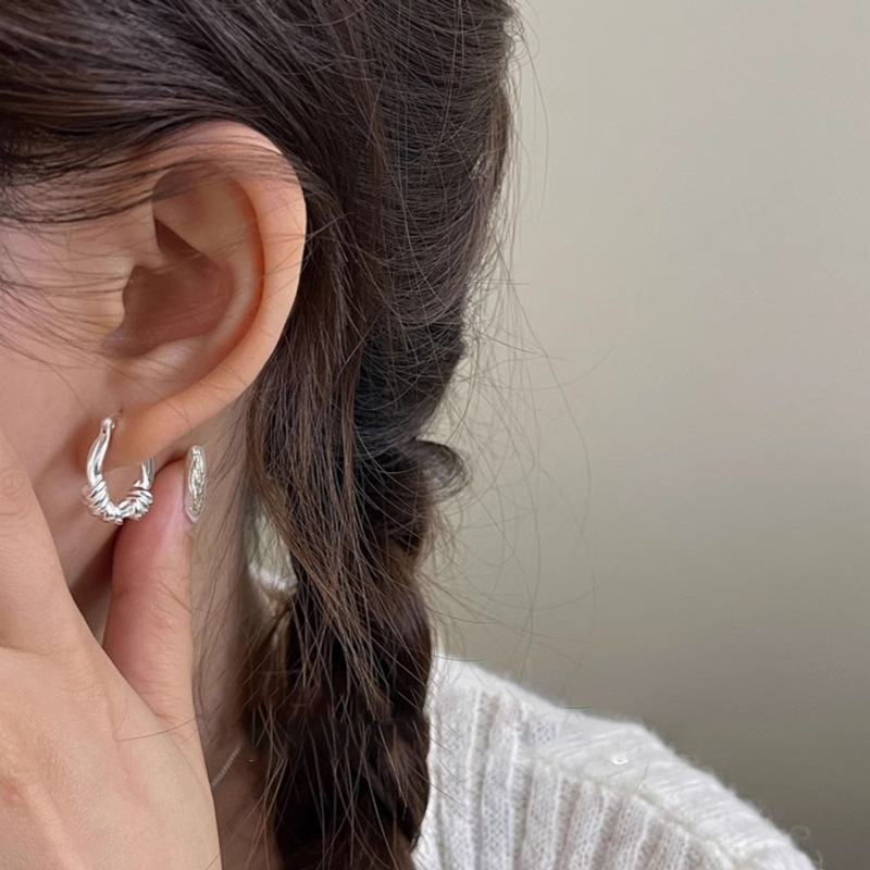 Maisika S925 Silver Twist Earrings for Women Niche High-End Design Earrings Simple and Versatile Fashionable Earrings Small Earrings