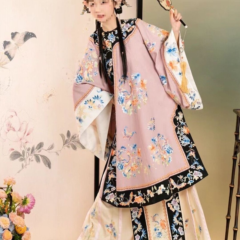 Original and Improved Version of Hanfu for Han Women, Featuring a Diagonal Collar, Floral Print, Round Neck, and Traditional Ethnic Clothing with Intricate Craftsmanship Original and Improved Version of Hanfu for Han Women, Featuring a Diagonal Collar, Floral Print, Round Neck, and Traditional Ethnic Clothing with Intricate Craftsmanship
