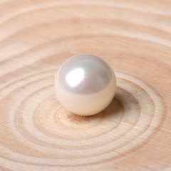 厳選された白貝珠散珠diy宝飾品の部品材料は真珠耳飾りの鎖の一つのビーズに似せている